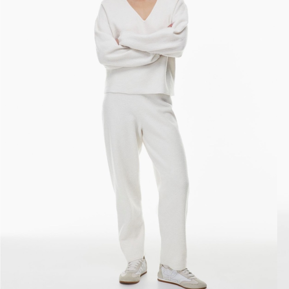 Aritizia The Group By Babaton Saunter Pant In Heather Matte Pearl